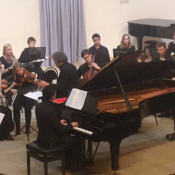 школа имени гайдна. музыкальная школа имени йозефа гайдна. музыкальная школа гайдна новокосино. музыкальная школа имени йозефа гайдна. большой концертный зале дмш им.