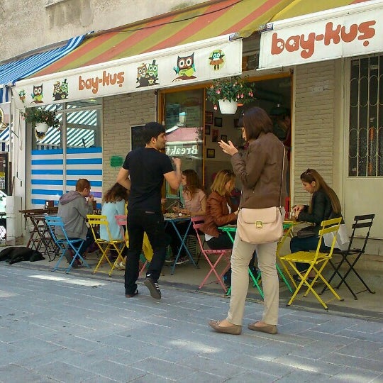 Das Foto wurde bei Bay-Kuş Cafe Kahvaltı von &#39;Asli&#39; am 5/9/2015 aufgenommen