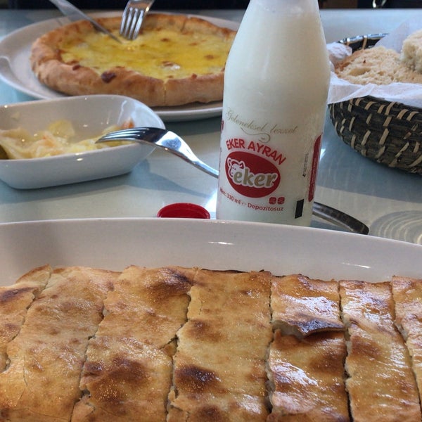 Photo taken at Yeşil Ayder Restaurant by Özge U. on 5/7/2018