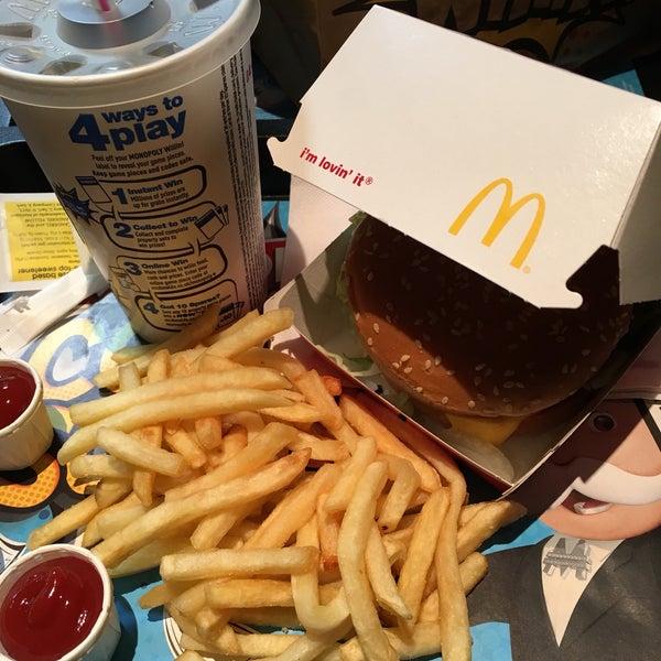 Снимок сделан в McDonald&#39;s пользователем Ece G. 4/6/2018