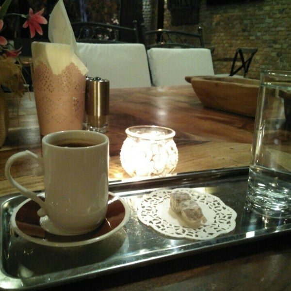 Foto tirada no(a) Point Cafe &amp; Bistro por Ayşegül G. em 6/11/2016