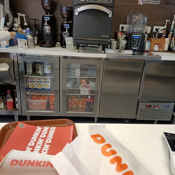 รูปภาพถ่ายที่ Dunkin&#39; Coffee Bravo Murillo โดย Laura H. เมื่อ 2/3/2023