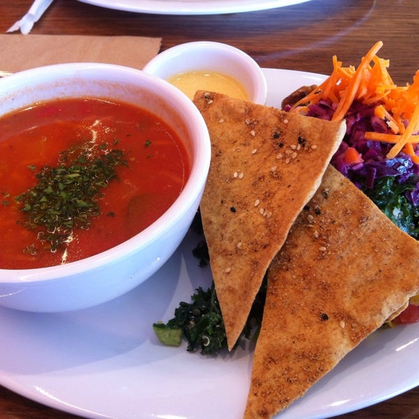 Foto tirada no(a) Veggie Grill por Malibu C. em 6/15/2013
