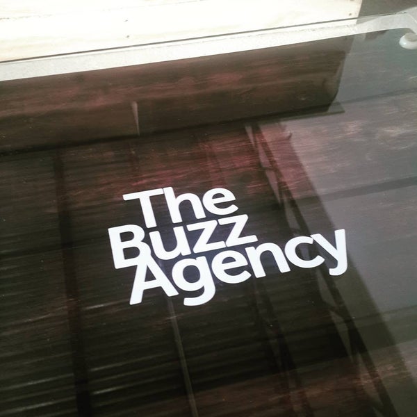 Foto tirada no(a) The Buzz Agency por Guty O. em 8/6/2015