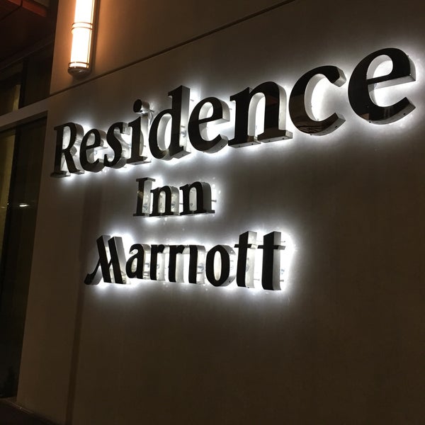 Foto scattata a Residence Inn by Marriott Boston Back Bay/Fenway da Joe R. il 2/4/2017