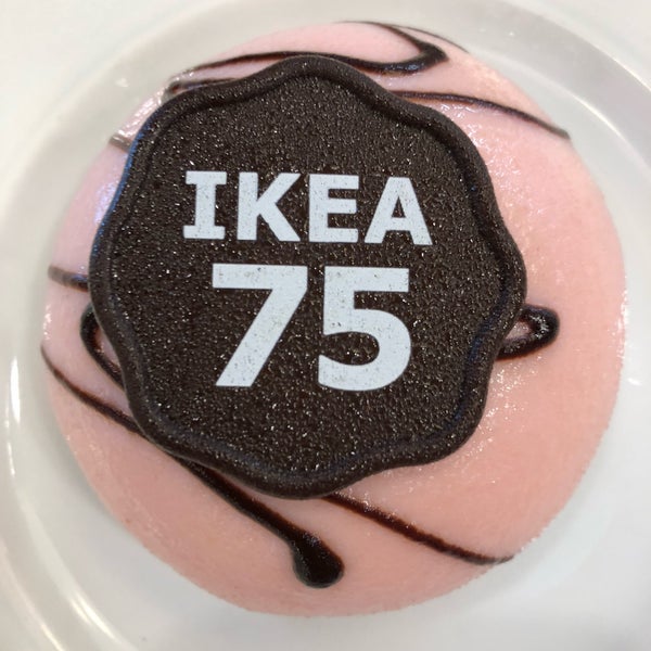 Foto diambil di IKEA Restaurant oleh Michael pada 8/18/2018