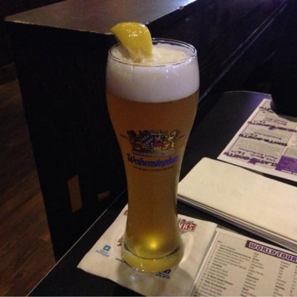 Winking Lizard Tavern - 25200 Miles Rd