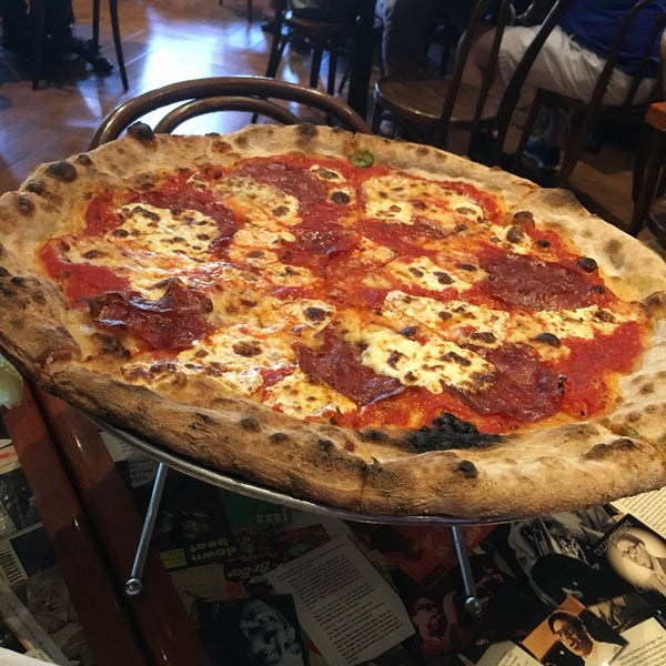 6/30/2017 tarihinde H H.ziyaretçi tarafından Coalhouse Pizza'de çekilen fotoğraf