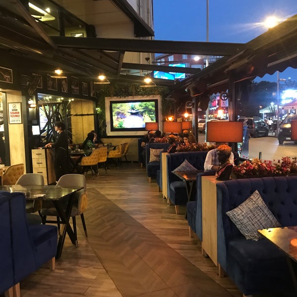 Foto tirada no(a) Mahall Cafe &amp; Restaurant por Necat Ç. em 6/30/2020