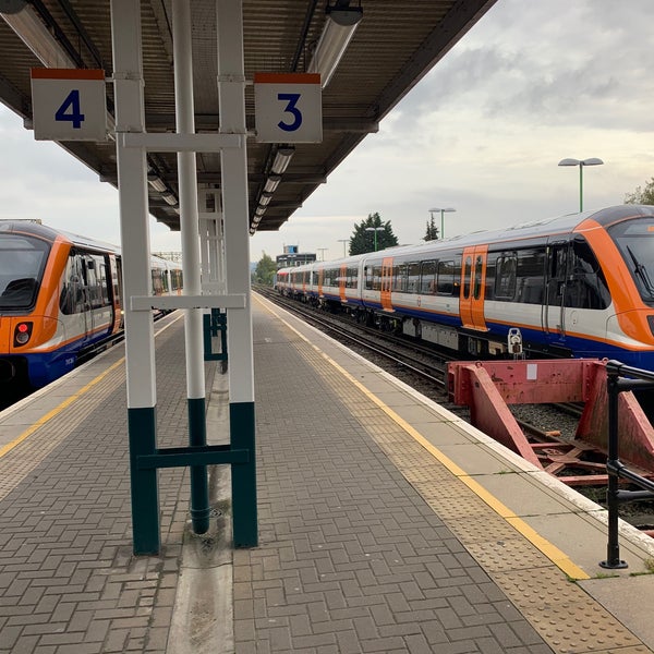 Foto tirada no(a) Watford Junction Railway Station (WFJ) por Patrick B. em 10/23/2019