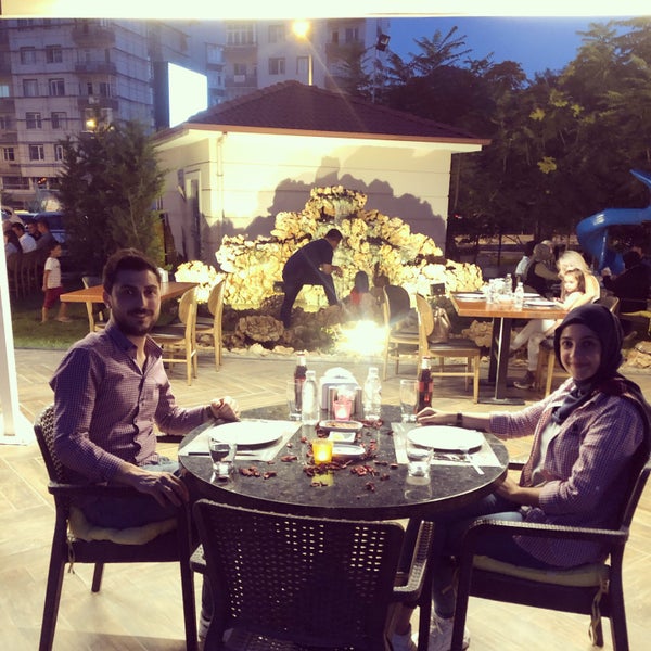 Das Foto wurde bei Et-Raf Restaurant von Melahat 🐘 İ. am 8/17/2020 aufgenommen