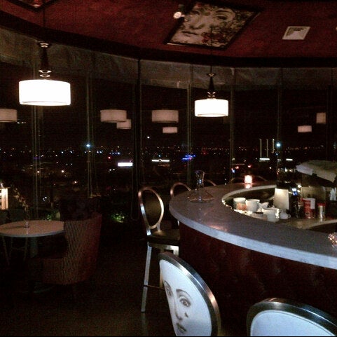 4/6/2014에 Tien N.님이 Cielo 13 Sky Bar &amp; Restaurant에서 찍은 사진