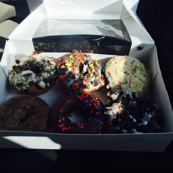 6/7/2015에 Beeba D.님이 Peace, Love &amp; Little Donuts에서 찍은 사진