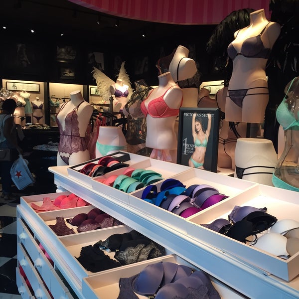 Victoria's Secret Lingerie Store in Pembroke Pines