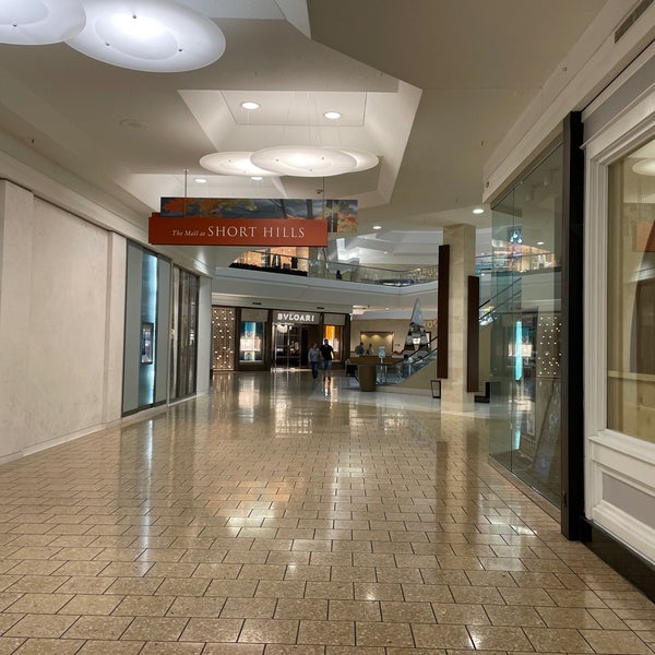 รูปภาพถ่ายที่ The Mall at Short Hills โดย D. Blake W. เมื่อ 9/20/2023