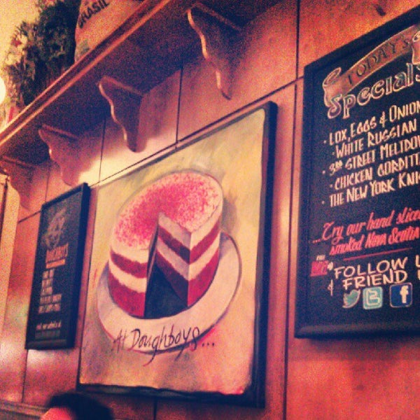 9/19/2012 tarihinde Pam L.ziyaretçi tarafından Doughboys Cafe &amp; Bakery'de çekilen fotoğraf