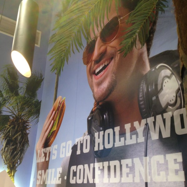 1/16/2013 tarihinde Bader A.ziyaretçi tarafından Hollywood Burger هوليوود برجر'de çekilen fotoğraf
