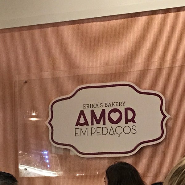 Photo taken at Amor em Pedaços Bakery by Fabricio Marcondes S. on 2/14/2018