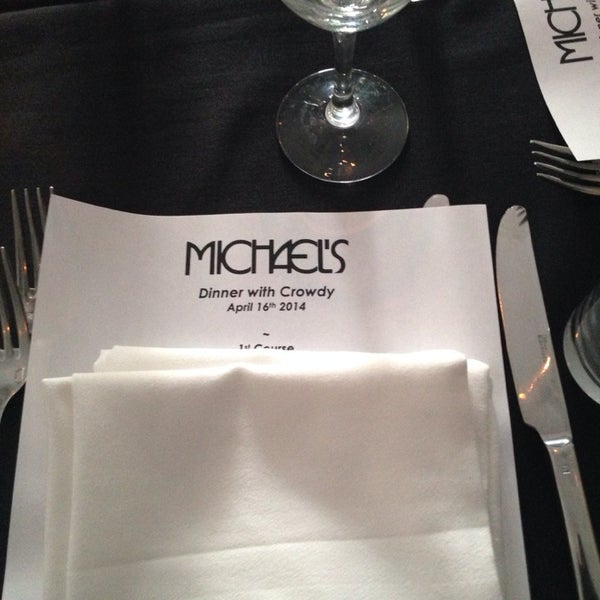 Снимок сделан в Michael&#39;s Restaurant пользователем Nnamdi E. 4/17/2014