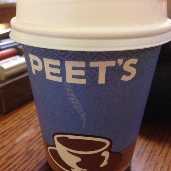 รูปภาพถ่ายที่ Peet&#39;s Coffee &amp; Tea โดย Teri C. เมื่อ 1/25/2014