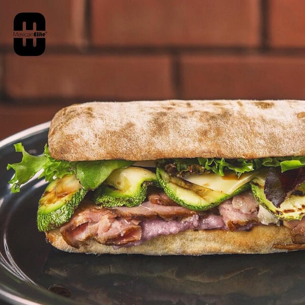 7/14/2015에 Mexican Elite님이 The Sandwich Co.에서 찍은 사진