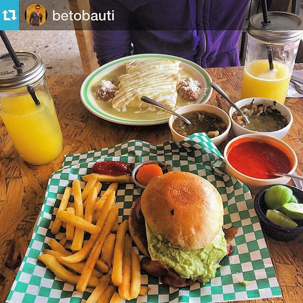 รูปภาพถ่ายที่ Chez Tacos &amp; Grill โดย Mexican Elite เมื่อ 1/14/2015