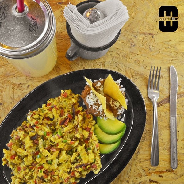 Photo prise au Chez Tacos &amp; Grill par Mexican Elite le5/11/2015
