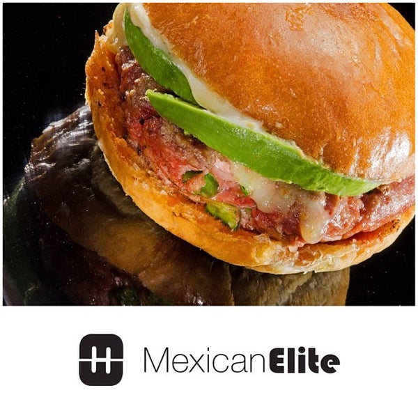 Photo prise au Ribite Burgers par Mexican Elite le11/5/2013