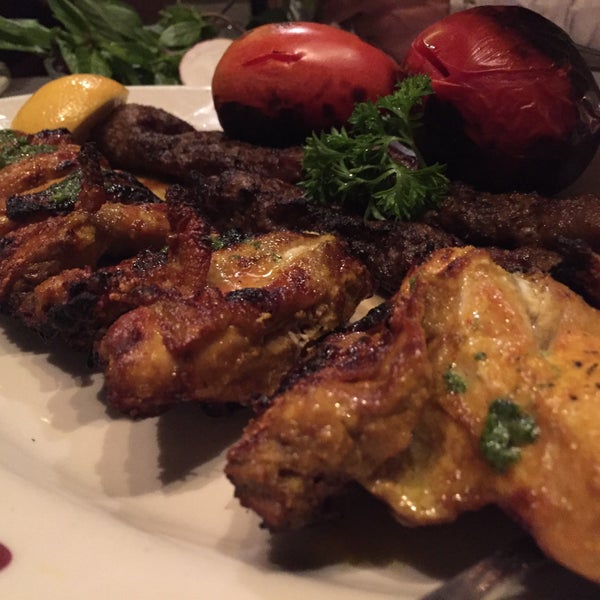 7/12/2016 tarihinde Antonio K.ziyaretçi tarafından Maykadeh Persian Cuisine'de çekilen fotoğraf
