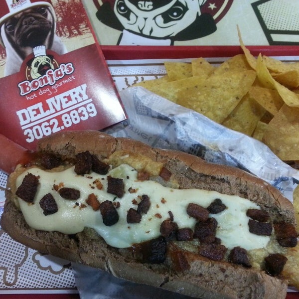 Das Foto wurde bei Pugg Hot Dog Gourmet von Daniel B. am 11/28/2013 aufgenommen