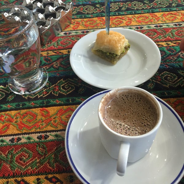 Das Foto wurde bei Sultan Cafe Restaurant von Ahmet Kasım C. am 5/7/2016 aufgenommen