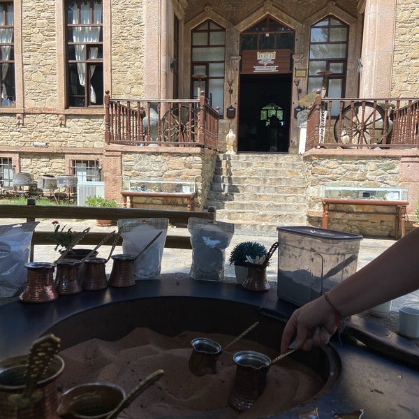 Das Foto wurde bei Artemis Restaurant &amp; Şarap Evi von Neslihan Ş. am 7/10/2023 aufgenommen