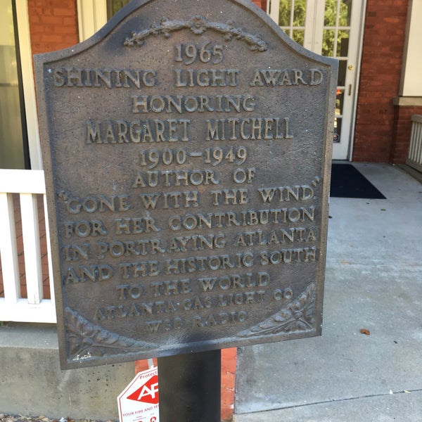 Photo taken at Margaret Mitchell House by Dee Gee Bee on 10/1/2017
