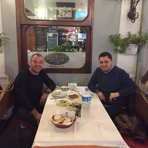 รูปภาพถ่ายที่ Seviç Restoran โดย Tolga I. เมื่อ 11/9/2015