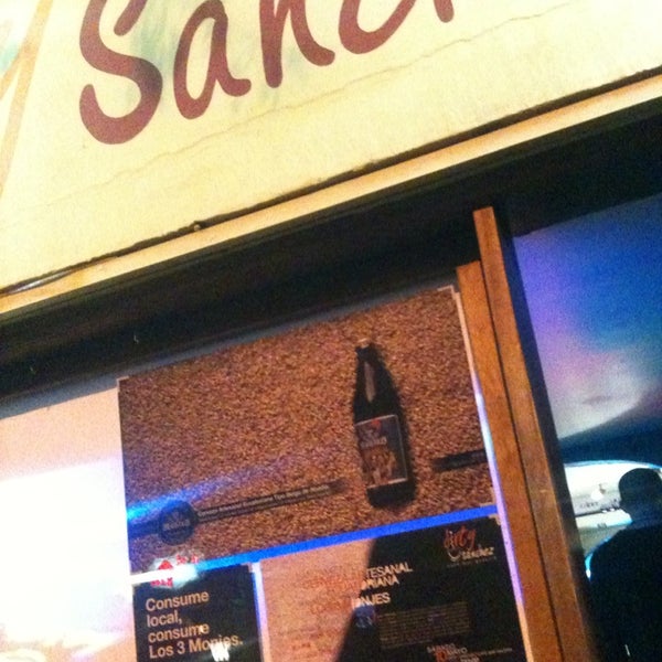 Foto tirada no(a) Dirty Sanchez Café Bar Galeria por Jara D. em 5/6/2014