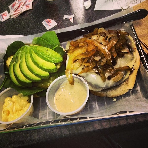 2/21/2014 tarihinde Stephen D.ziyaretçi tarafından Burger Boss'de çekilen fotoğraf