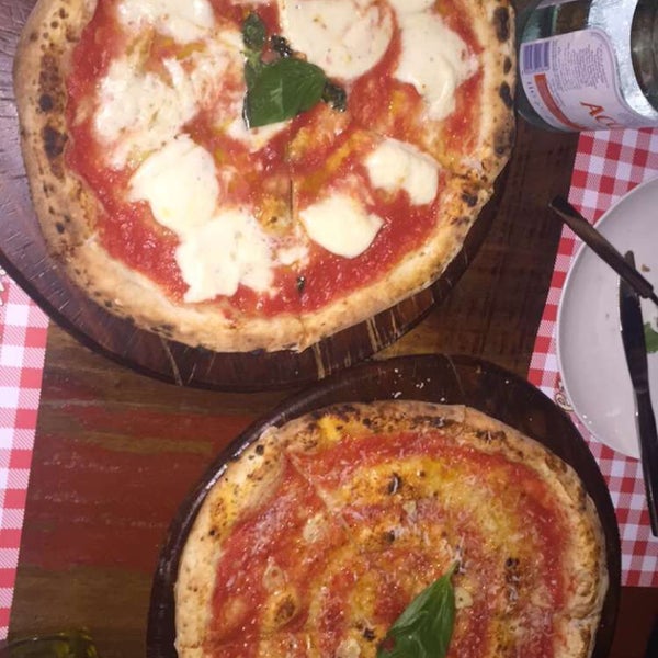 4/11/2016 tarihinde Bader A.ziyaretçi tarafından LA RUSTICA Pizzeria'de çekilen fotoğraf