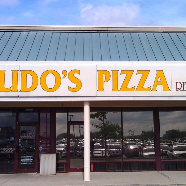 Foto diambil di Lido&#39;s Pizza &amp; Restaurant oleh Lido&#39;s Pizza &amp; Restaurant pada 10/26/2013