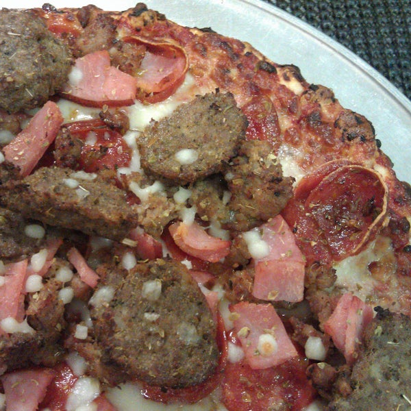 4/18/2014 tarihinde Lido&#39;s Pizza &amp; Restaurantziyaretçi tarafından Lido&#39;s Pizza &amp; Restaurant'de çekilen fotoğraf