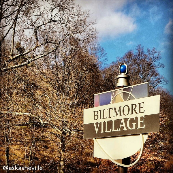 Foto tomada en Biltmore Village  por Ask Asheville h. el 1/19/2014