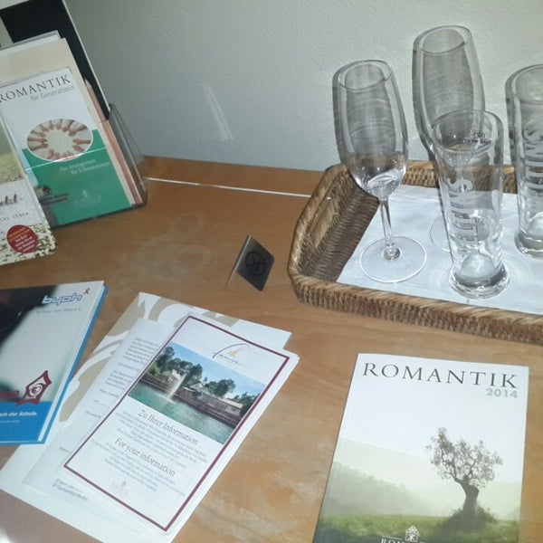 Foto scattata a Romantik Hotel Landschloss Fasanerie da noname il 10/13/2014