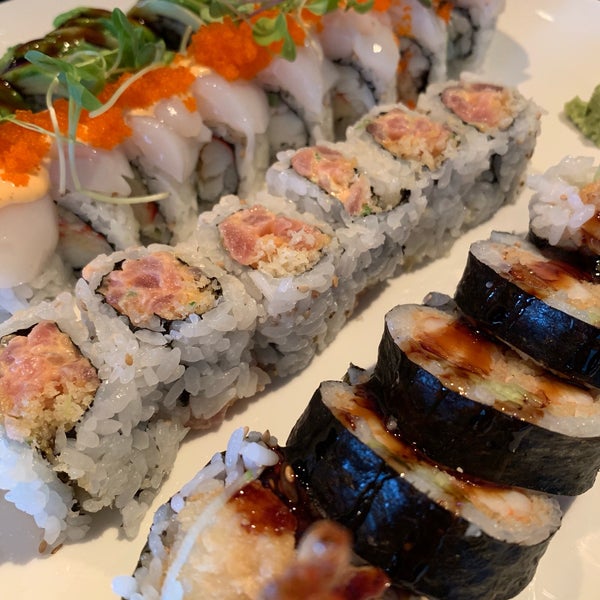 Foto diambil di Bluefin Restaurant oleh Melda E. pada 8/15/2019