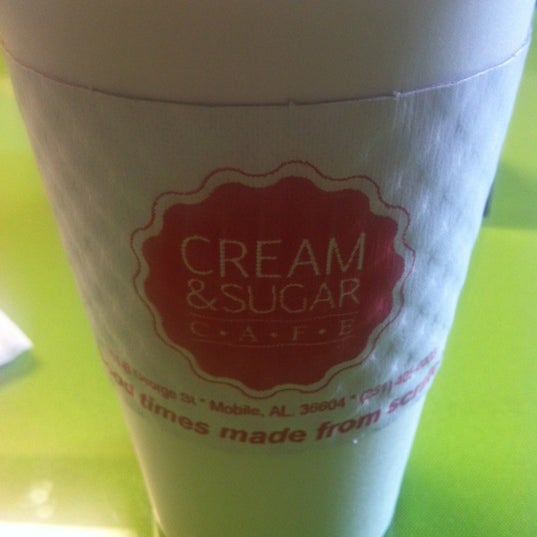 12/14/2012 tarihinde Rebecca S.ziyaretçi tarafından Cream &amp; Sugar'de çekilen fotoğraf