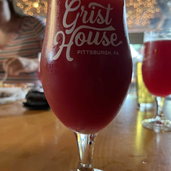 Photo taken at Grist House Craft Brewery by Grant J. on 9/4/2022