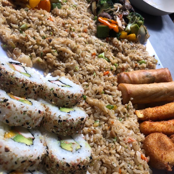 รูปภาพถ่ายที่ Fugu Sushi โดย Horacio V. เมื่อ 7/20/2019