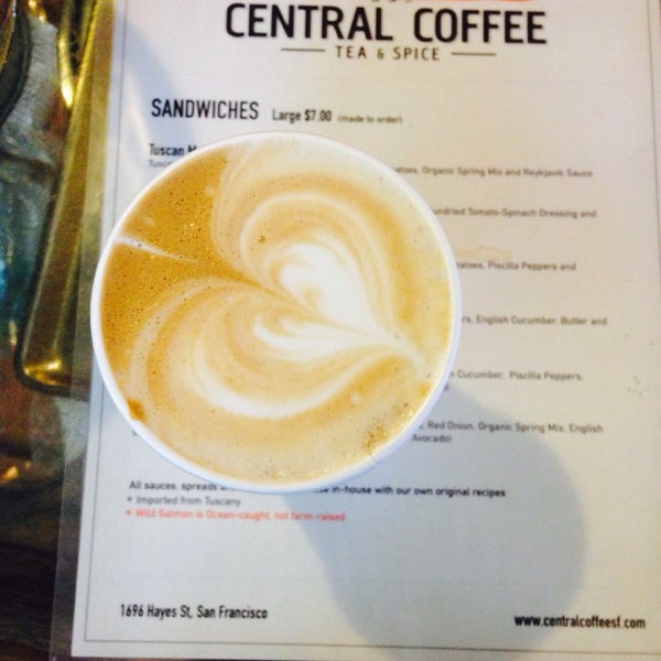 Снимок сделан в Central Coffee Tea &amp; Spice пользователем Helí N. 12/18/2013