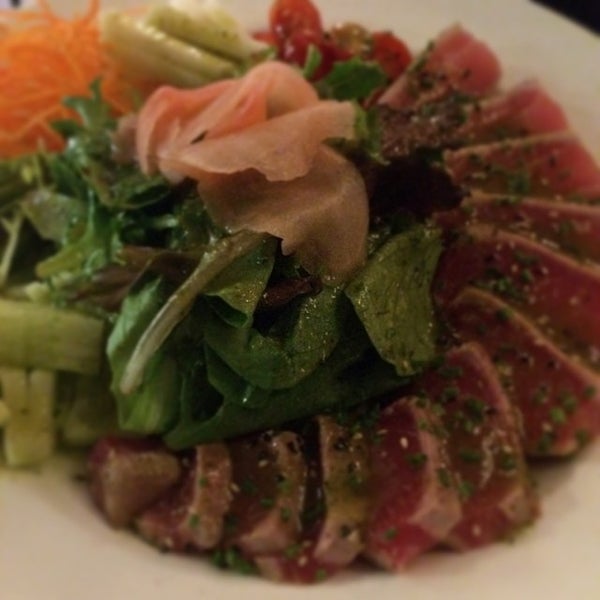 5/20/2014 tarihinde Paul V.ziyaretçi tarafından Yumm Thai : Sushi and Beyond'de çekilen fotoğraf