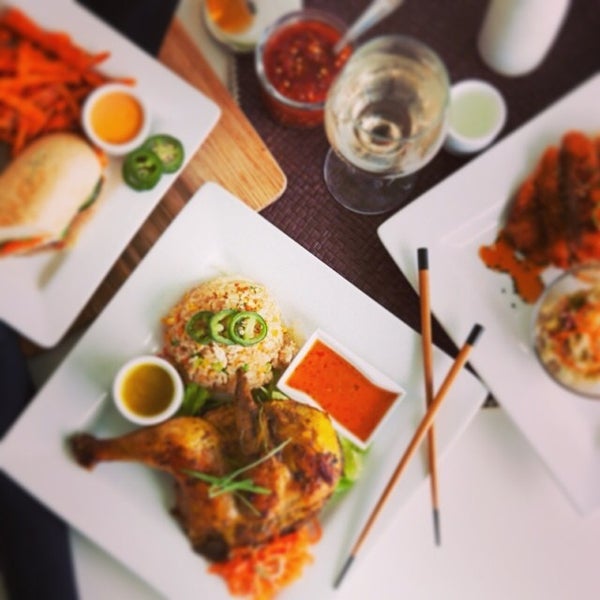 6/7/2014 tarihinde Paul V.ziyaretçi tarafından Yumm Thai : Sushi and Beyond'de çekilen fotoğraf