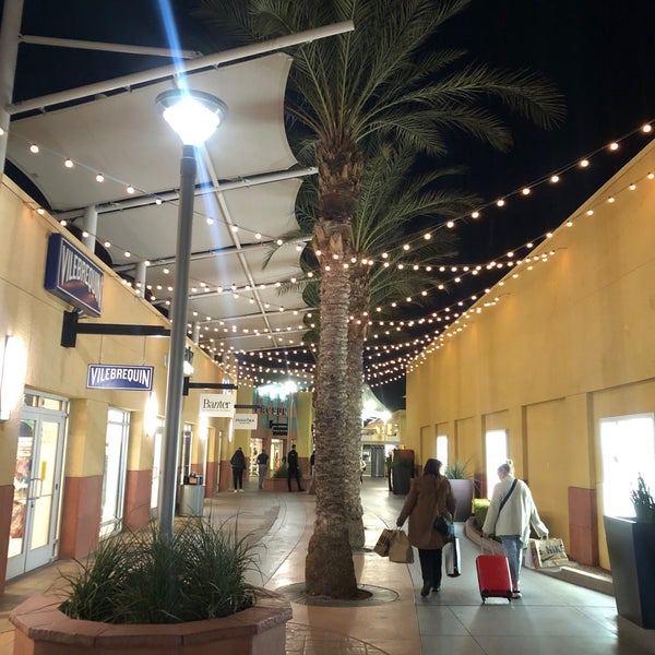 Photo Taken Premium Outlet North In Las Vegas Stock Photo - Download Image  Now - Mall of America, Arts Culture and Entertainment, Bag - iStock
