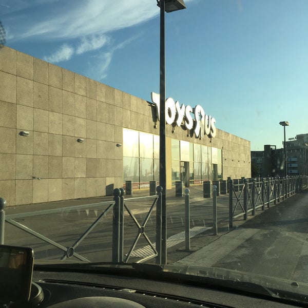 toys r us carre senart